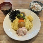 酒肴場 屯 - 【限定】あわび肝バターまぜそば〜いちご煮スープ付き〜¥2000、白ご飯¥150