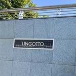 Starbucks - メトロ M1でトリノ中心街まで約20分