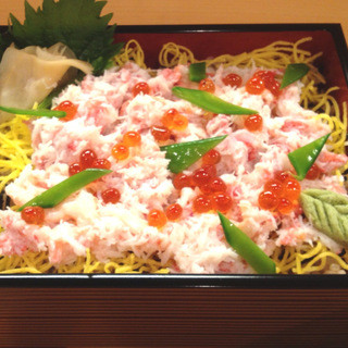 月曜限定ランチ！贅沢かにちらしやデザート付きコースを堪能