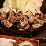 おでんと庭先地鶏 はれ晴れ - 庭先地鶏の炭火焼き