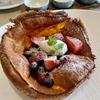 ラ・リベリュール - ホットディッシュ／パンケーキベリーソース