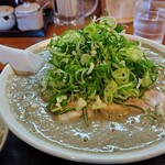 煮干中華 あさり - ネギの緑が映える！