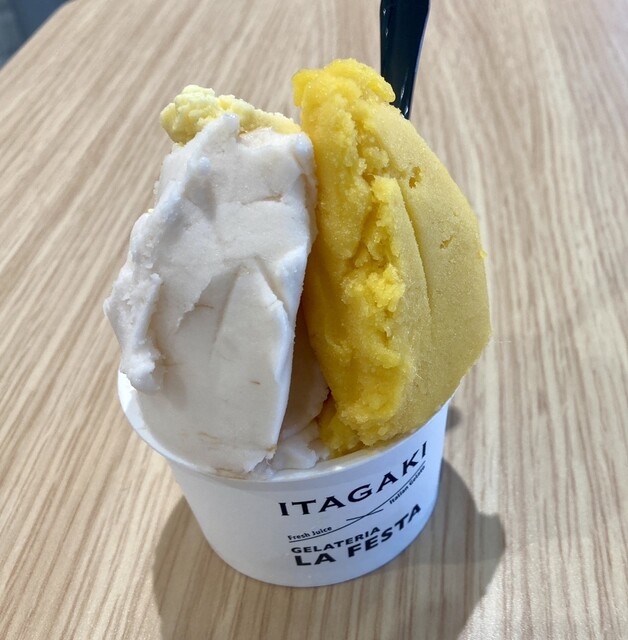 イタガキ&times;ジェラテリア ラ フェスタ 三井アウトレットパーク仙台港店（ITAGAKI &times; GELATERIA LA FESTA） - 中野栄（ジューススタンド）の写真
