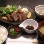 お魚と地酒 豆助 - 牛ロースステーキ定食