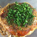 お好み・鉄板焼き あん - 料理写真:広島焼き（豚、玉、そば） 750円＋イカ天 150円＝900円なり