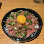 大衆ビストロ ガフ - 門先和牛のタタキ　〜卵黄のせ〜