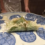 なかむら - 大葉で包んだ生シラス