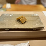 鮨 みやした - 鞍掛の卵、卵オンリーで焼いてる