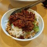 八の角とまとらーめん - 辛ミンチ丼