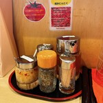 八の角とまとらーめん - 卓上調味料