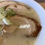 信長ラーメン - どうですか、この分厚いチャーシュー様！厚さ10ミリ超え！