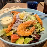 RHC CAFE - ガーリックシュリンプとアボカドのサラダ