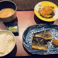 神宮前もくち - 焼き鯖定食(1200円) ご飯おかわり自由が嬉しい 神宮前もくち - 焼き鯖定食(1200円) ご飯おかわり自由が嬉しい