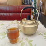 やまと食堂 - やかんで麦茶。なかなかいいやね笑