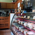 肉のくいしんぼう - 弁当だけではなくお肉や総菜も売ってます