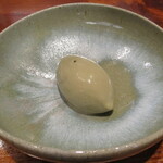 馳走西健一 - 無農薬ほうじ茶のアイス：濃厚なほうじ茶のお味が嬉しい〆のアイスクリーム。♪♬