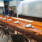 馳走西健一 - カウンター席。