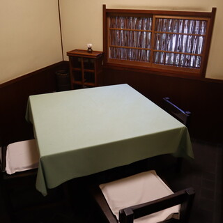 個室（2名～4名）
※お部屋が狭い為、基本は2名でのご案内をしております。