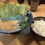 紫蔵 - ラーメンミニごはん並み
