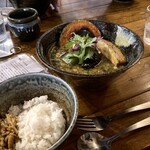 スープカリー 藍色 - 琥珀色￥1,590 ＋南瓜￥120 ＋スパイシーなめ茸￥180