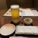 三代目網元 魚鮮水産 - 生大ビール869円・お通し440円