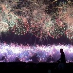 どぜう・四季料理 やぶや - 広々とした河川敷でビール片手にゆったりくつろいで鑑賞できる大井川花火大会(^^)