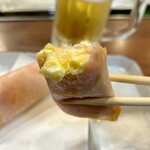 どぜう・四季料理 やぶや - 噛むとパリパリッと音がする春巻きの中にハム玉子サラダとチーズですよ！ウマいに決まってるやつ♪