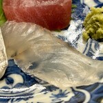 どぜう・四季料理 やぶや - この透きとおるヒラメとギラっと光る太刀魚！そしてきめ細かい赤身が美しいマグロ(´ч` *)