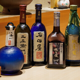 博の料理との相性を吟味したワインあり。日本酒や焼酎も充実