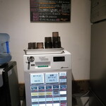 NIBOSHI MANIA - メニュー黒板と券売機