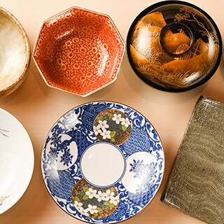 「有田焼」や「堀口切子」を使用した器で味わう、こだわりの料理