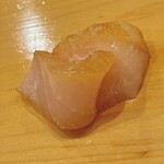 鮨 しゅん輔 - ケープタウンの加治木の漬け。赤味とハラミです