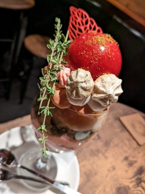 魚政ビル5階つき当たりのおしゃれ夜カフェ！１３００～１７００円のパフェ : 夜カフェ mellowの写真