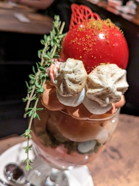 魚政ビル5階つき当たりのおしゃれ夜カフェ！１３００～１７００円のパフェ : 夜カフェ mellowの写真