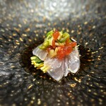 中華寝台 - ■金目鯛
      ズッキーニ、トマト、芽ねぎや黄韮と一緒に絶品の醤油ベースのタレでまとめます。