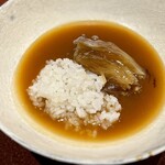 中華寝台 - 白湯ソースが濃厚なので、いつもの一口ごはんが最高なんです！
      もう、至福の鱶鰭丼♪