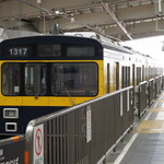 NIBOSHI MANIA - 東急多摩川駅に留っていた変な電車。調べてみると昔の復刻版の「きになる電車」