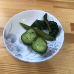 山八金助 - 胡瓜の浅漬け的な物と葉物野菜を茹でた物