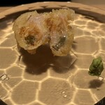 成生 - 蛤の天ぷら。大きくて食べ応えもあります。もちろん美味しい