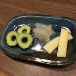 炭火焼き鳥 織うち - キュウリ、モーイ、パパイヤ