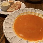 イヴォワール - カニ、ヒラメ、コチなどの出汁がとられたスープ