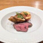 La Stalla - イチジクの上には落花生をすりつぶしたペースト