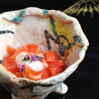 海老の頭で出汁をとった玉締めに新たまねぎの餡とフルーツトマト