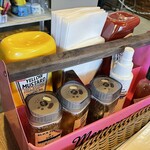 HAMBURGER DINER FLIP-FLOP - 卓上の