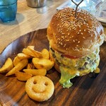 アメリカン・バーガー ハワイNo.1ハンバーガーが沖縄に初上陸！プレオープン日に北谷町