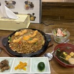 味亭花の家 - 父ちゃんの頼んだ和風味噌カレー炒飯エビフライ乗せ