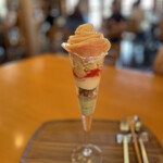arco cafe - 料理写真:桃のパフェ　1700円