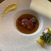 鉄板焼 THE七海 - マグロ漬けマスタードソース コンソメスープ