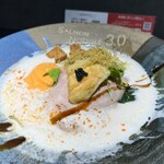 サーモンnoodle3.0 - 麺に絡めると美味しい、人参エスプーマやバルサミコソース