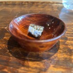 鮨 三心 - 炭火焼き鱧皮 （韓国産、雌）